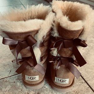 UGG Bailey Bows boots in Chestnut size 7